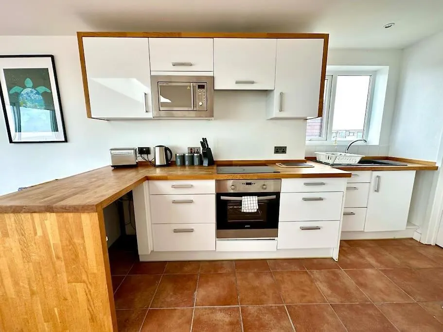 Panoramic Sea View Studio: Beachside Comfort for Three Bournemouth