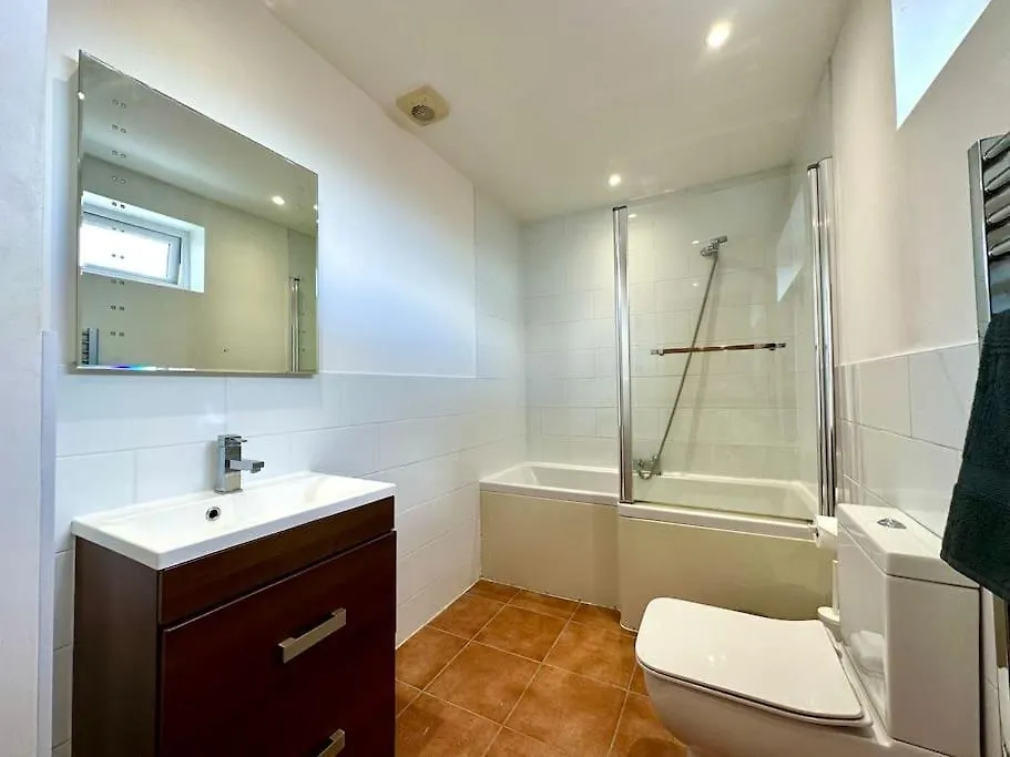 Panoramic Sea View Studio: Beachside Comfort for Three Bournemouth