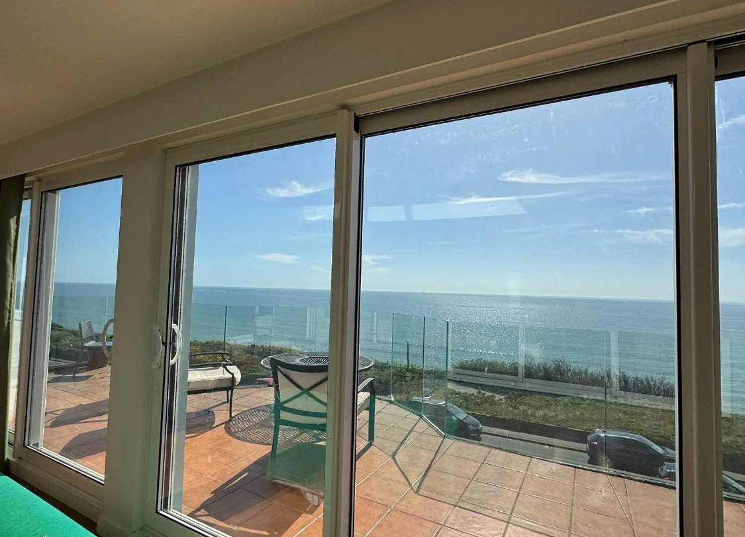 Panoramic Sea View Studio: Beachside Comfort for Three Bournemouth